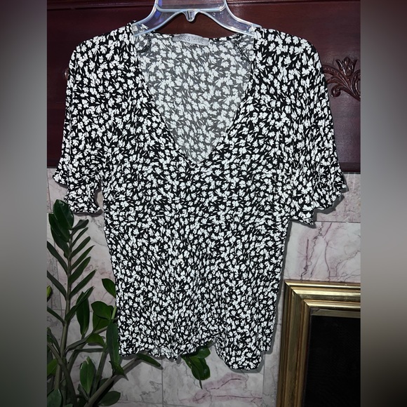 Flowy floral top - Picture 1 of 2